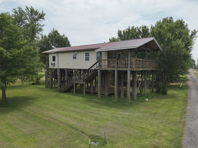 Cabin by Tennessee River Located in Lobelville Tn - image 5