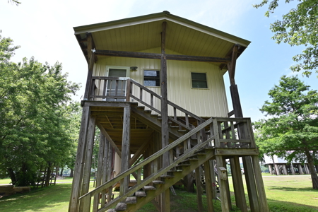 Cabin by Tennessee River Located in Lobelville Tn - image 18