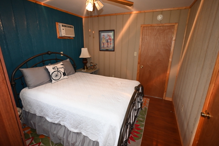 Cabin by Tennessee River Located in Lobelville Tn - image 37