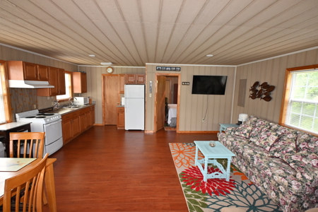 Cabin by Tennessee River Located in Lobelville Tn - image 40