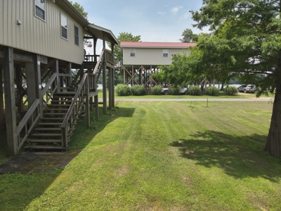 Cabin by Tennessee River Located in Lobelville Tn - image 7