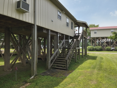 Cabin by Tennessee River Located in Lobelville Tn - image 8