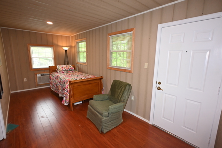 Cabin by Tennessee River Located in Lobelville Tn - image 39