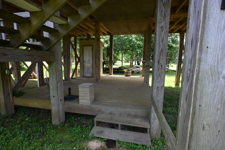 Cabin by Tennessee River Located in Lobelville Tn - image 11