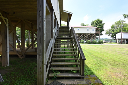 Cabin by Tennessee River Located in Lobelville Tn - image 12