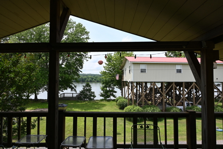 Cabin by Tennessee River Located in Lobelville Tn - image 15
