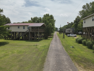 Cabin by Tennessee River Located in Lobelville Tn - image 10