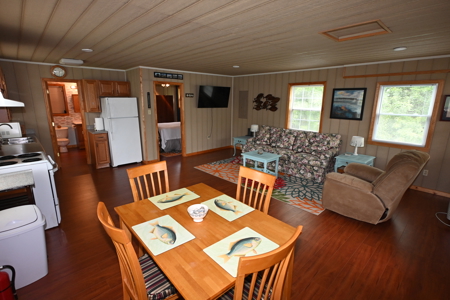 Cabin by Tennessee River Located in Lobelville Tn - image 27