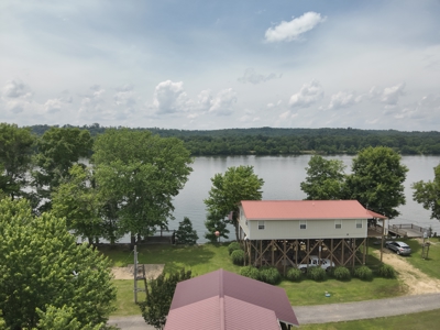 Cabin by Tennessee River Located in Lobelville Tn - image 9