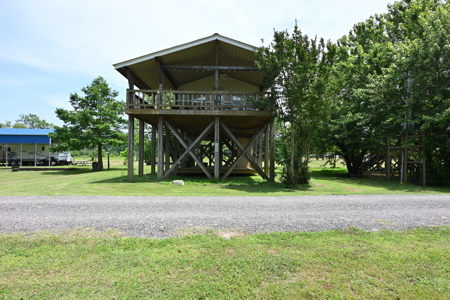 Cabin by Tennessee River Located in Lobelville Tn - image 21