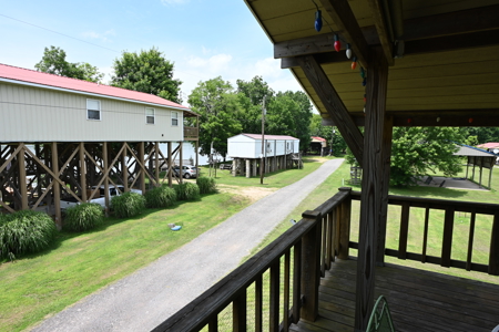 Cabin by Tennessee River Located in Lobelville Tn - image 25