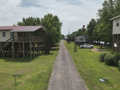 Cabin by Tennessee River Located in Lobelville Tn - image 20