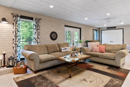 Online Only Absolute Auction 4 bed 3 bath Luxury Home - image 36