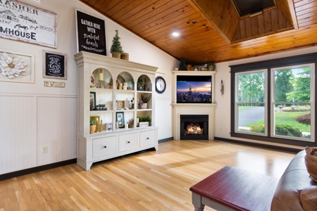 Online Only Absolute Auction 4 bed 3 bath Luxury Home - image 17