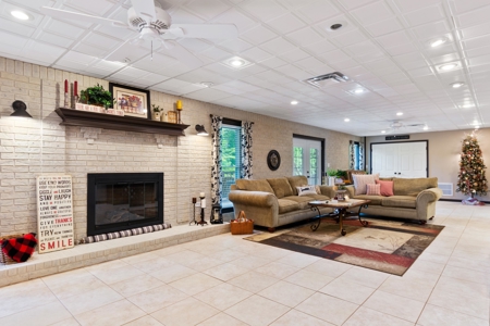 Online Only Absolute Auction 4 bed 3 bath Luxury Home - image 37