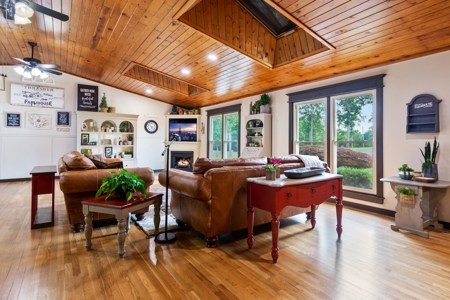 Online Only Absolute Auction 4 bed 3 bath Luxury Home - image 19