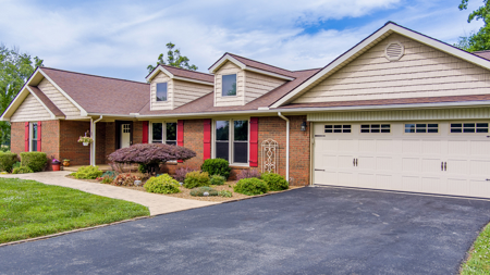 Online Only Absolute Auction 4 bed 3 bath Luxury Home - image 4