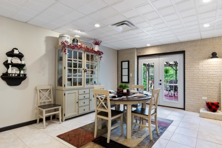 Online Only Absolute Auction 4 bed 3 bath Luxury Home - image 38