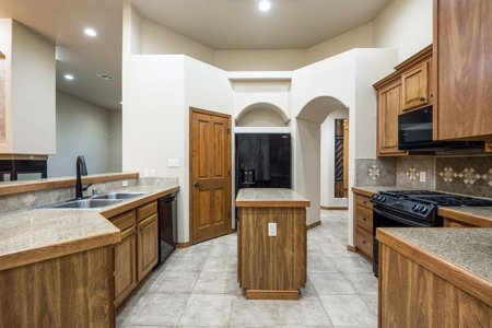 Custom-Built Home for Sale in Sonoma Ranch - Las Cruces, NM - image 13