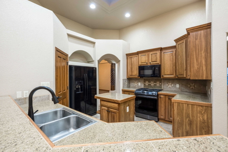 Custom-Built Home for Sale in Sonoma Ranch - Las Cruces, NM - image 12