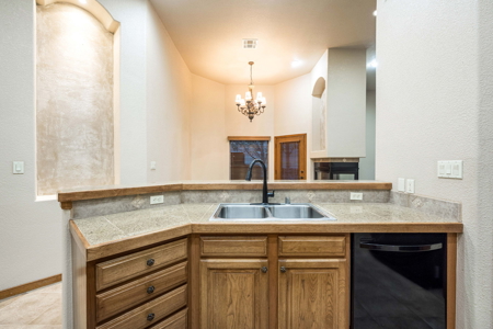 Custom-Built Home for Sale in Sonoma Ranch - Las Cruces, NM - image 15