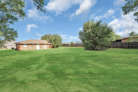 Duplex For Sale In Sayre, Oklahoma - image 16