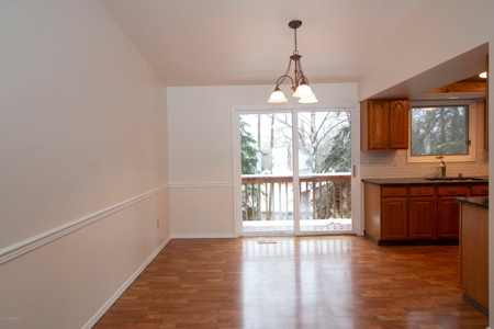 Beautiful Home for Sale in Eagle River, Alaska - image 5