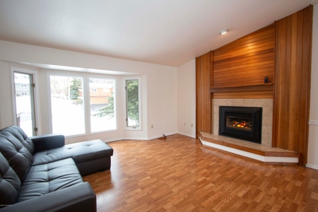 Beautiful Home for Sale in Eagle River, Alaska - image 2