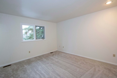 Beautiful Home for Sale in Eagle River, Alaska - image 13