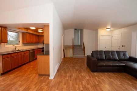 Beautiful Home for Sale in Eagle River, Alaska - image 18