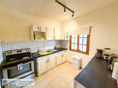 Turnkey Rental & Commercial Property in Bocas del Toro, Panama - image 1