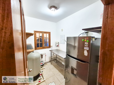 Turnkey Rental & Commercial Property in Bocas del Toro, Panama - image 2