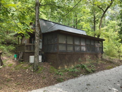 Cottage House on 10 Acres for Sale in Lobelville TN - image 1