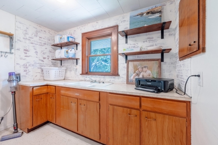 Beautiful Country Home for Sale in Harlan, Iowa - image 36
