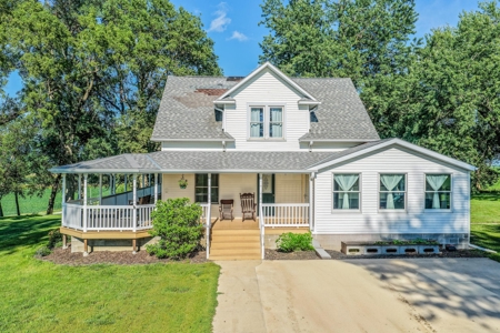 Beautiful Country Home for Sale in Harlan, Iowa - image 1