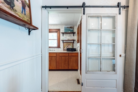 Beautiful Country Home for Sale in Harlan, Iowa - image 37