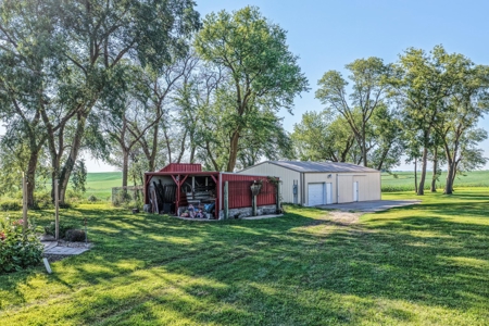 Beautiful Country Home for Sale in Harlan, Iowa - image 6