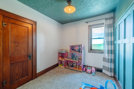 Beautiful Country Home for Sale in Harlan, Iowa - image 18