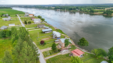 Tennessee Riverfront Home For Sale - image 5