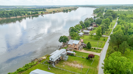 Tennessee Riverfront Home For Sale - image 4