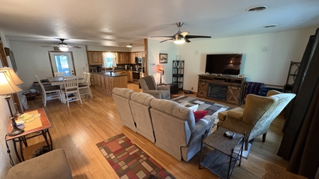 Move-in Ready Home in Albany, Missouri - image 14