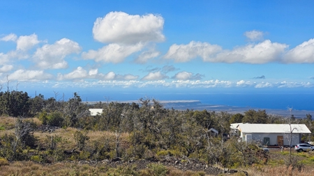 Turnkey 3BD Hawai‘i Home w/Ocean Views, Lanai, Garage & Vaulted C - image 32