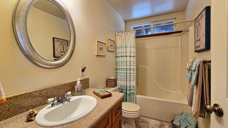 Turnkey 3BD Hawai‘i Home w/Ocean Views, Lanai, Garage & Vaulted C - image 2