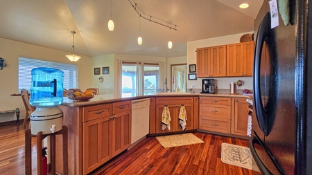 Turnkey 3BD Hawai‘i Home w/Ocean Views, Lanai, Garage & Vaulted C - image 16