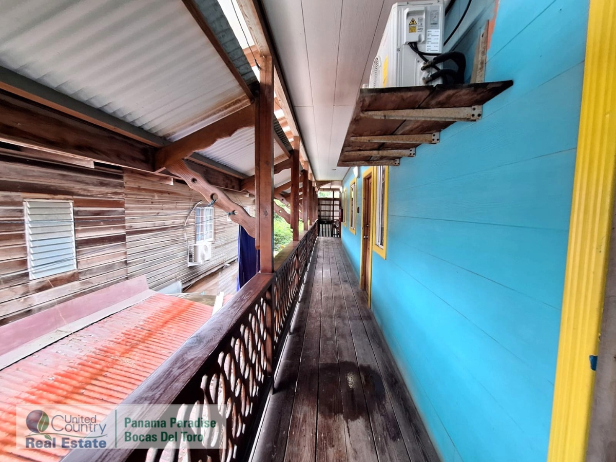 Income Hostel, 10 Rooms + Apartment — Bocas Town, Isla Colón - 16