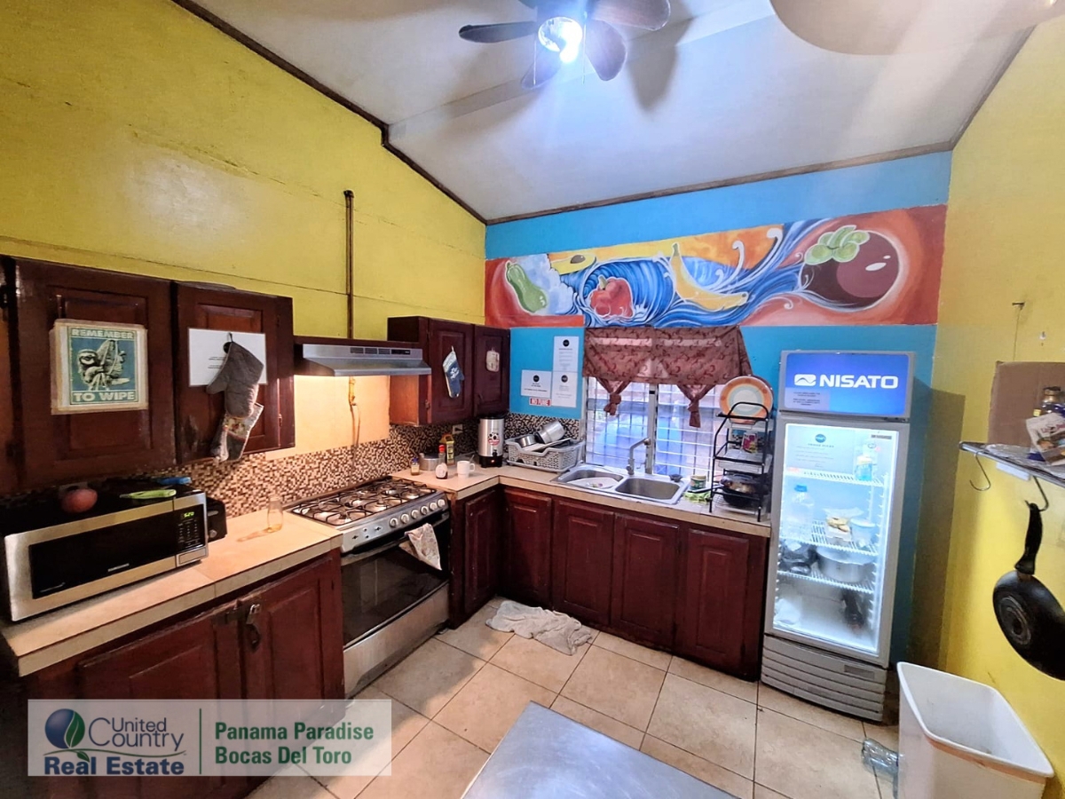 Income Hostel, 10 Rooms + Apartment — Bocas Town, Isla Colón - 24