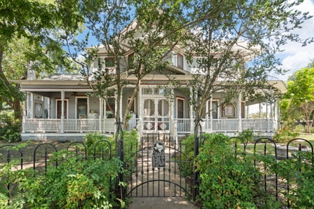 125-Year-Old Victorian Gem for Sale in Hubbard Texas - image 34