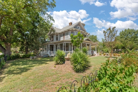 125-Year-Old Victorian Gem for Sale in Hubbard Texas - image 36