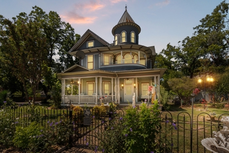 125-Year-Old Victorian Gem for Sale in Hubbard Texas - image 41