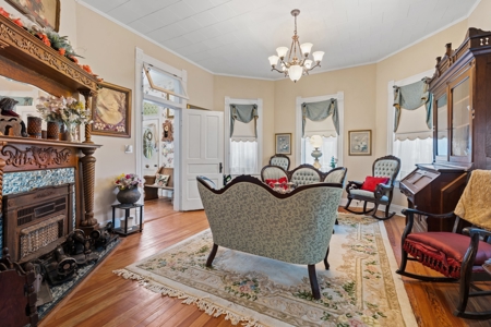 125-Year-Old Victorian Gem for Sale in Hubbard Texas - image 3